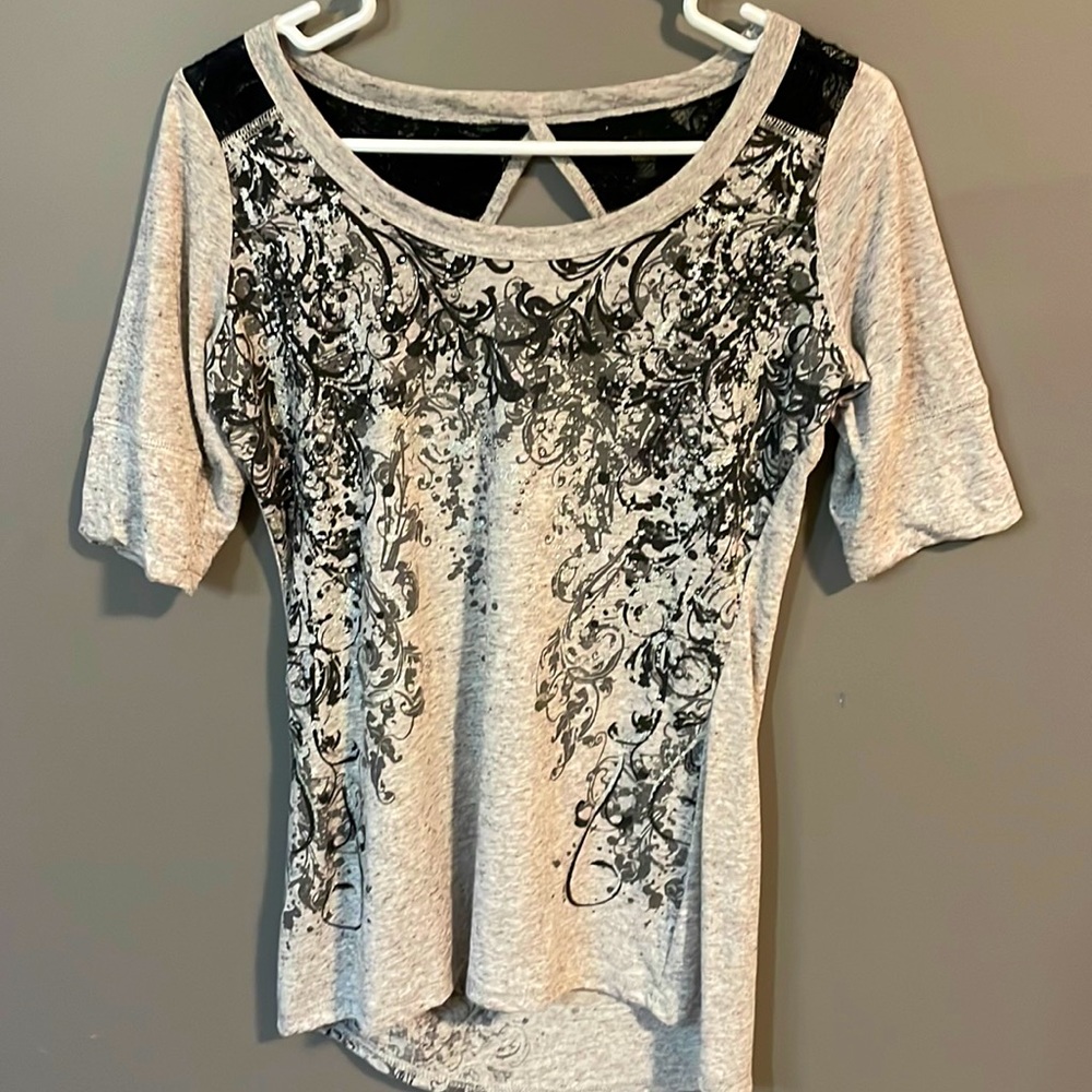 Maurice’s size medium gray and black shirt